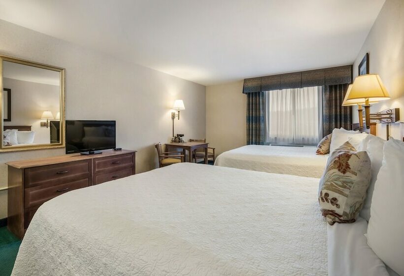 בית מלון כפרי Baraga Lakeside Inn