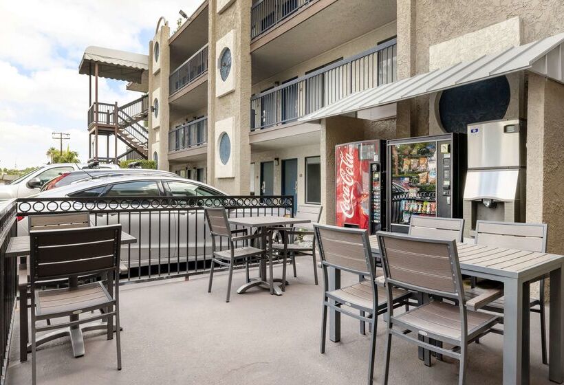 Best Western Courtesy Inn Hotel   Anaheim Resort At The Park