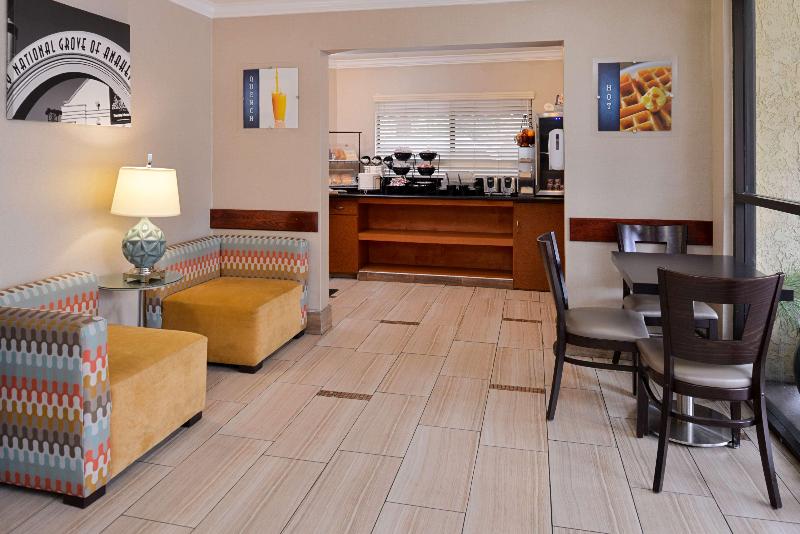 Best Western Courtesy Inn Hotel   Anaheim Resort At The Park