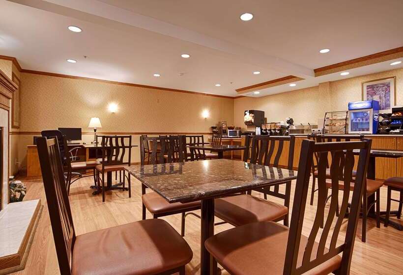 فندق Best Western Crown Inn & Suites   Batavia