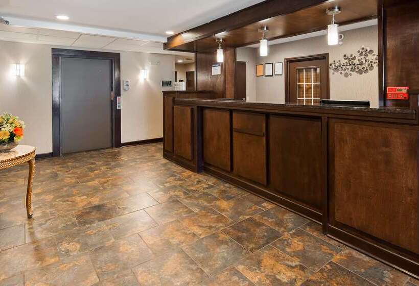 فندق Best Western Crown Inn & Suites   Batavia