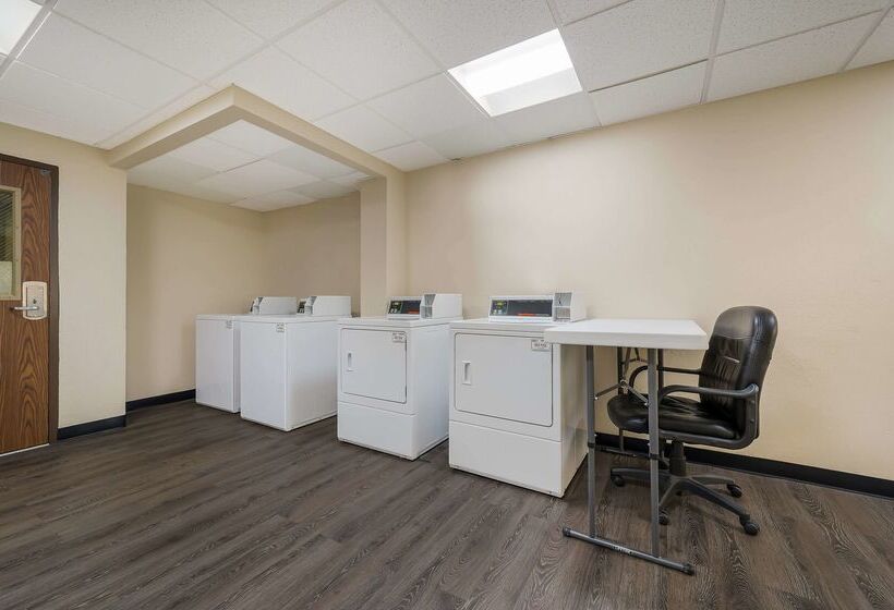 בית מלון כפרי Best Western Detroit Livonia