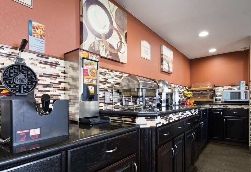 בית מלון כפרי Best Western Green Tree Inn