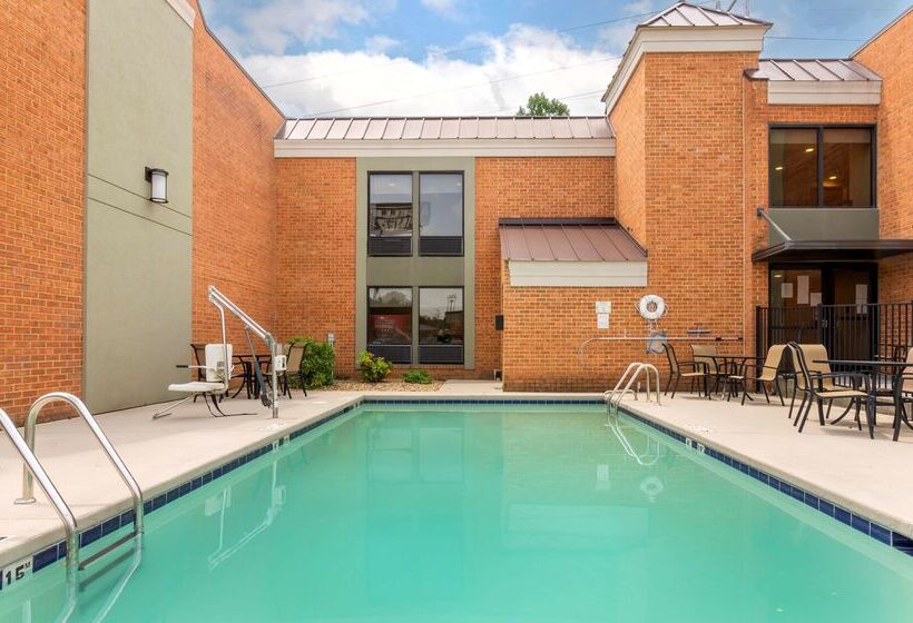 בית מלון כפרי Best Western North Roanoke