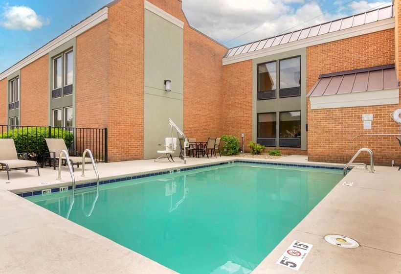 בית מלון כפרי Best Western North Roanoke