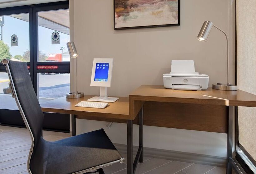 בית מלון כפרי Best Western North Roanoke