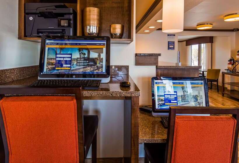 בית מלון כפרי Best Western Paradise Inn