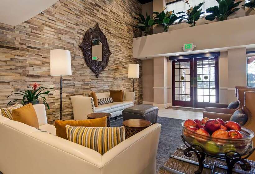 ホテル Best Western Plus Carpinteria Inn