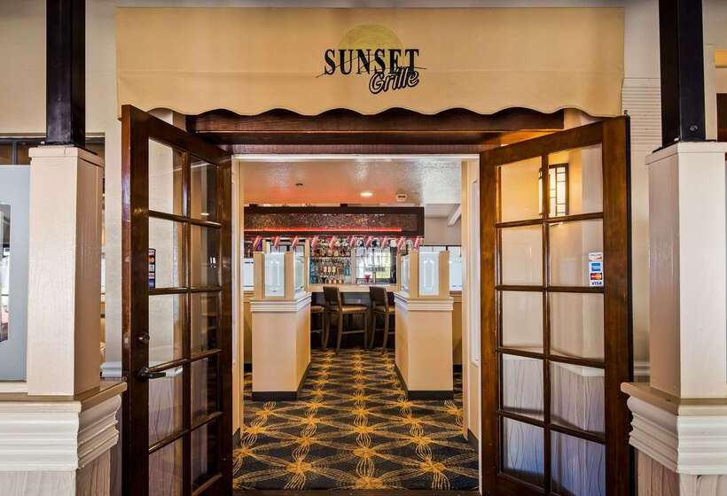 ホテル Best Western Plus Carpinteria Inn