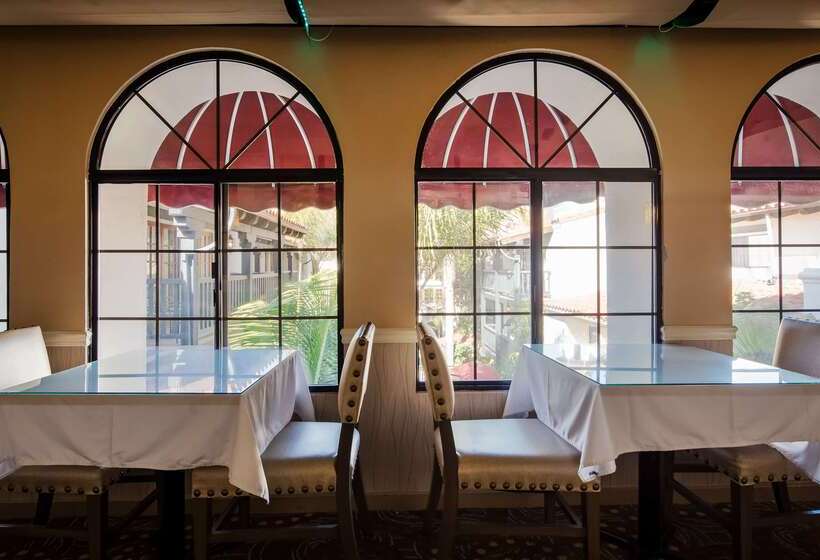 ホテル Best Western Plus Carpinteria Inn