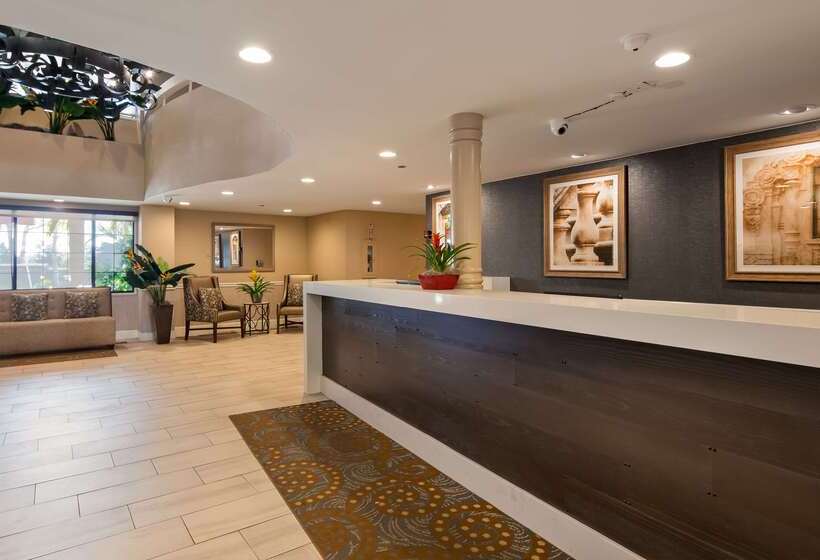 ホテル Best Western Plus Carpinteria Inn