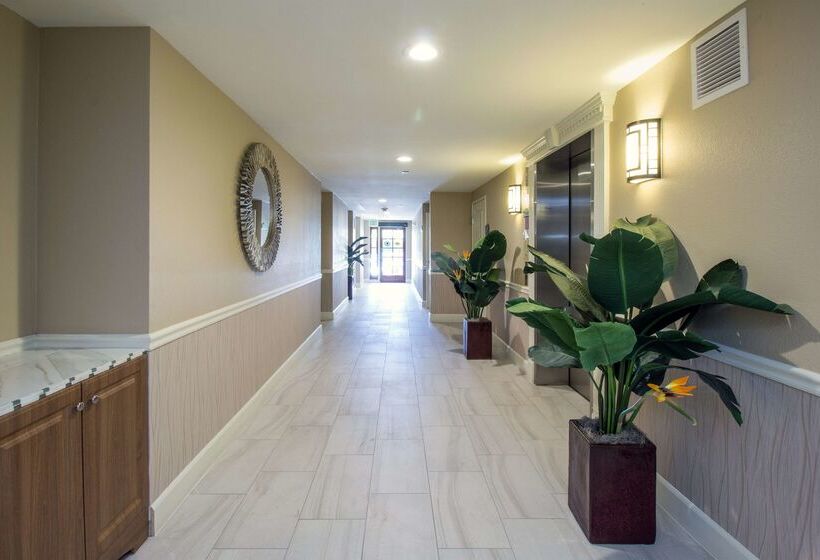 ホテル Best Western Plus Carpinteria Inn