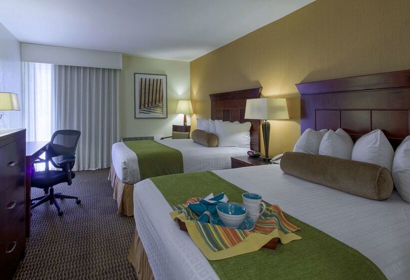 ホテル Best Western Plus Carpinteria Inn