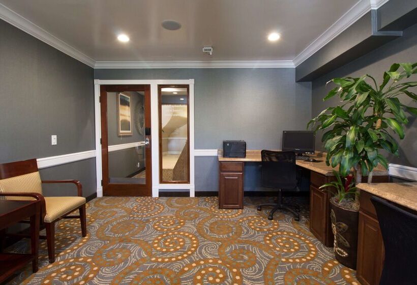 ホテル Best Western Plus Carpinteria Inn