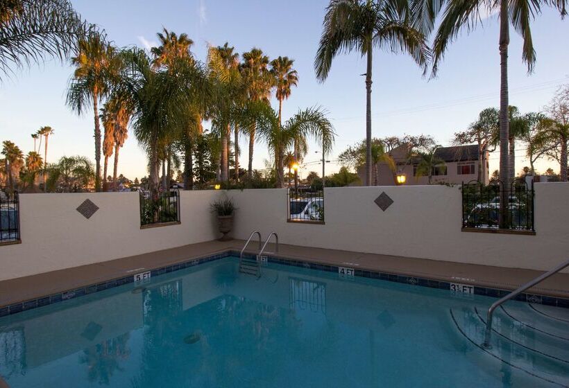 ホテル Best Western Plus Carpinteria Inn