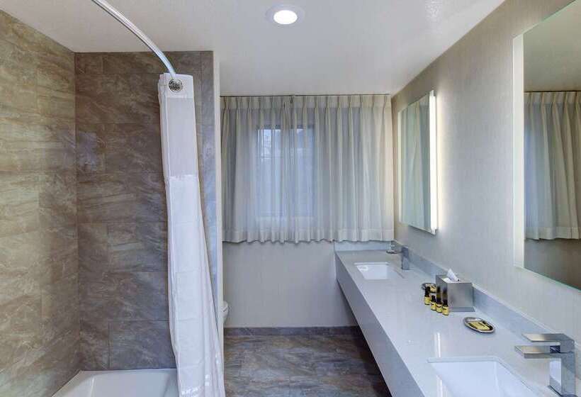 ホテル Best Western Plus Carpinteria Inn