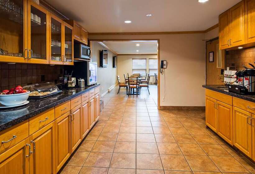 فندق Best Western Plus Country Meadows Inn