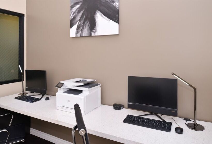 فندق Best Western Plus La Midtown