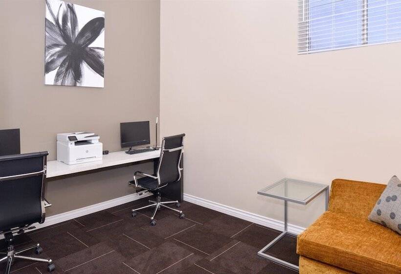 فندق Best Western Plus La Midtown