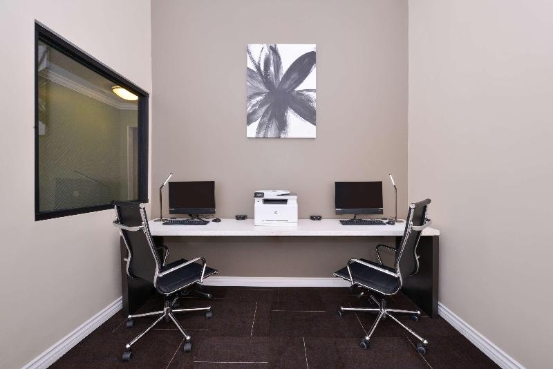 فندق Best Western Plus La Midtown