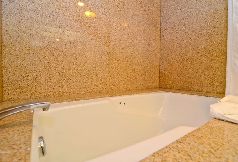 فندق Best Western Plus Newport Mesa Inn