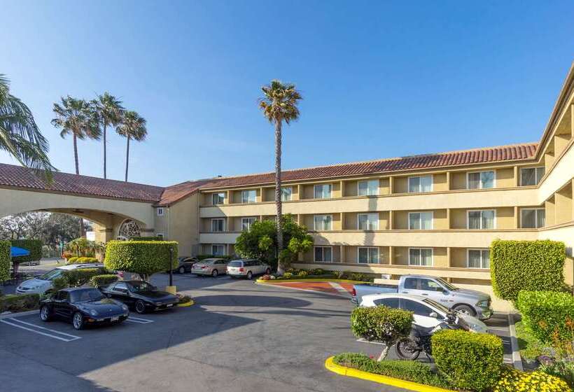 فندق Best Western Plus Newport Mesa Inn