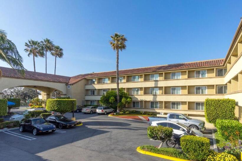 فندق Best Western Plus Newport Mesa Inn
