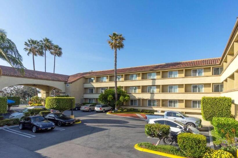 فندق Best Western Plus Newport Mesa Inn