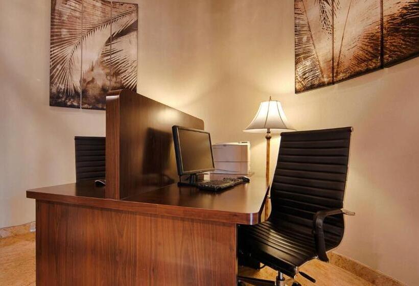 فندق Best Western Plus Newport Mesa Inn