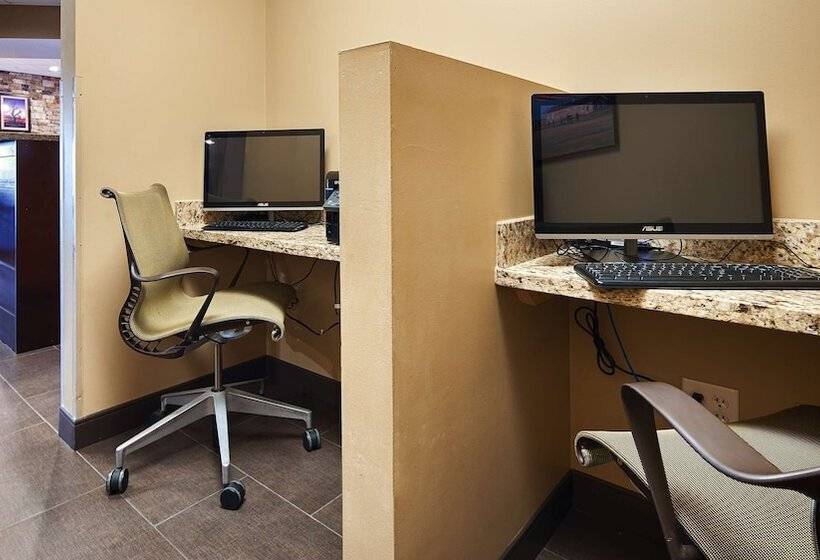 בית מלון כפרי Best Western Plus Night Watchman Inn & Suites