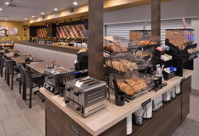 فندق Best Western Plus Park Place Inn Mini Suites