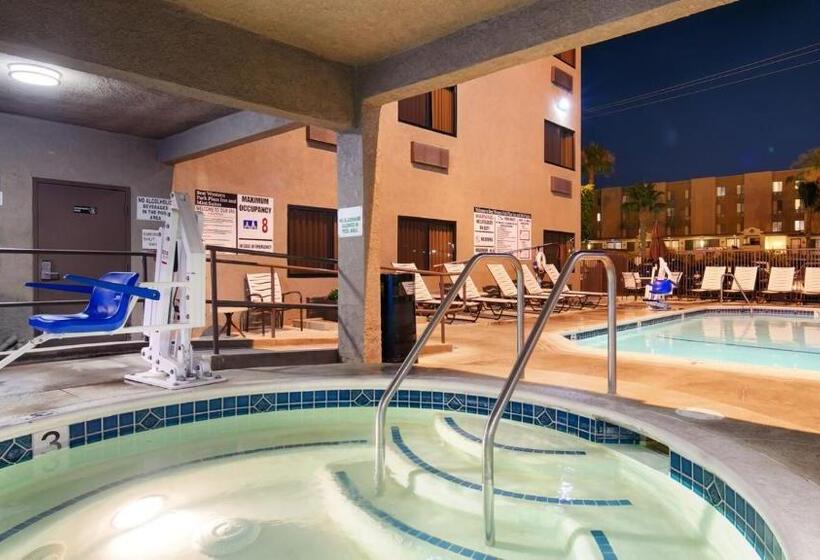 فندق Best Western Plus Park Place Inn Mini Suites