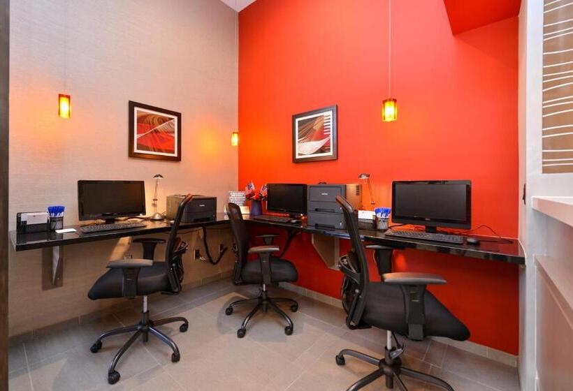 فندق Best Western Plus Park Place Inn Mini Suites