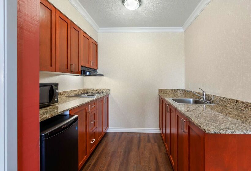 فندق Best Western Plus Rose City Suites