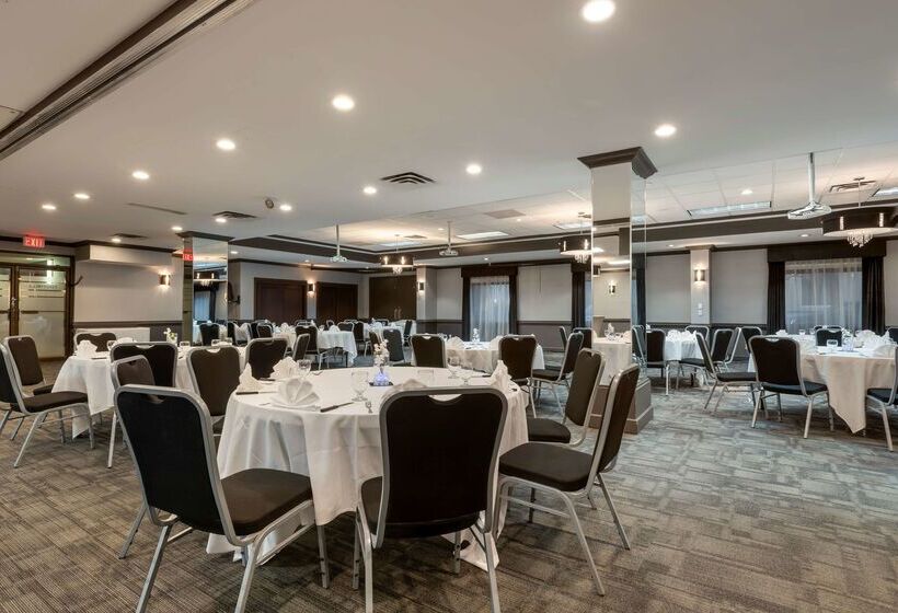 فندق Best Western Plus Village Park Inn