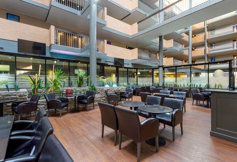 בית מלון כפרי Best Western Plus Village Park Inn