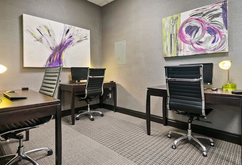 בית מלון כפרי Best Western Plus Village Park Inn