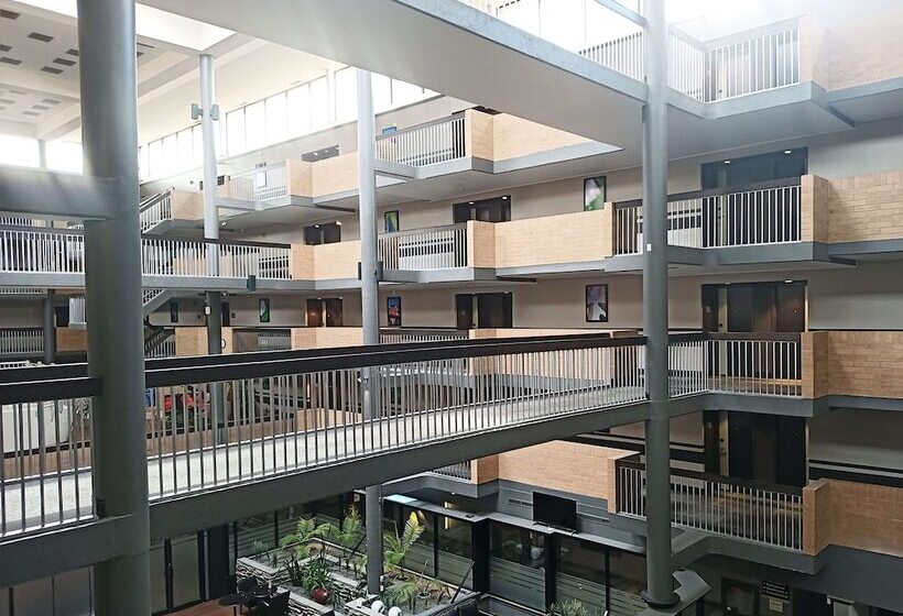 בית מלון כפרי Best Western Plus Village Park Inn