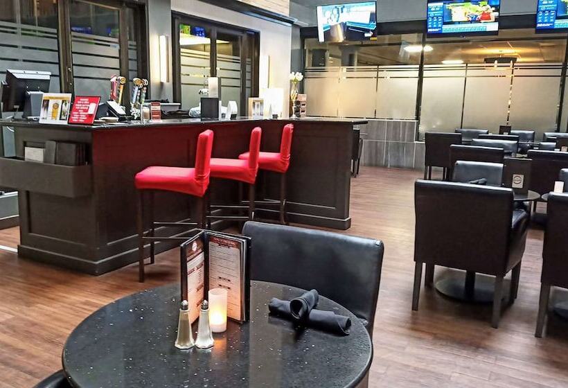 בית מלון כפרי Best Western Plus Village Park Inn