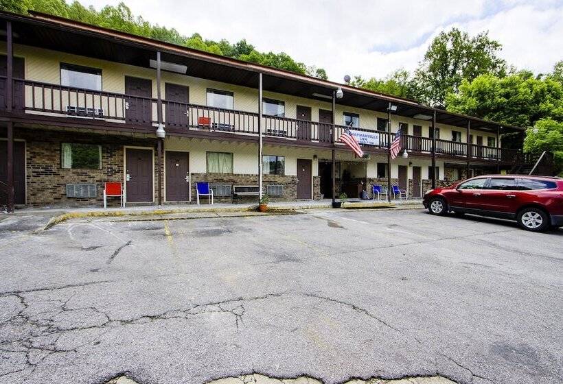 OYO Hotel Chapmanville Inn, WV - Hwy 119