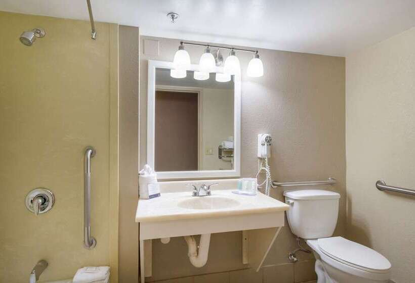 Clarion Hotel Beachwood Cleveland