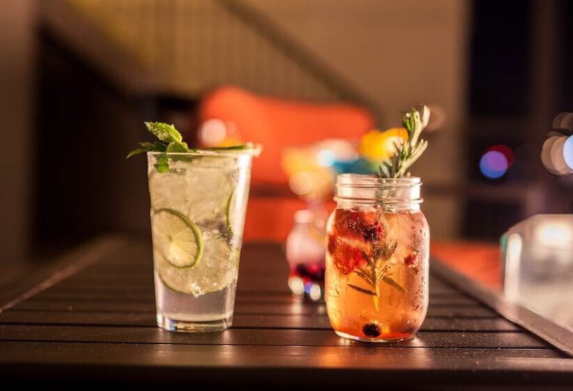 Coast Kamloops Hotel & Conference Centre