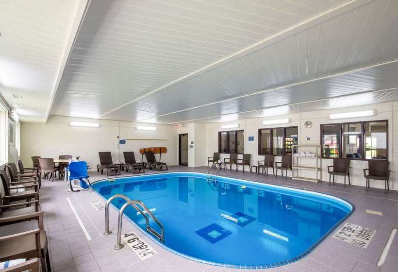 Отель Quality Inn & Suites