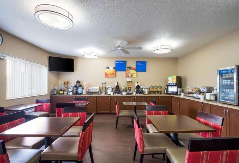 Отель Quality Inn & Suites