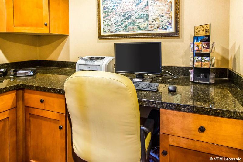 هتل Comfort Inn I17 & I40