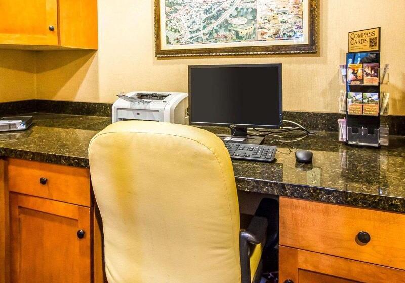 هتل Comfort Inn I17 & I40