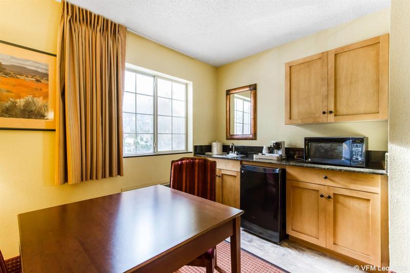 هتل Comfort Inn I17 & I40