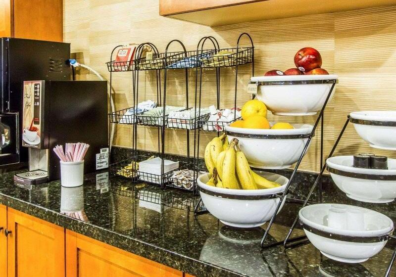 هتل Comfort Inn I17 & I40