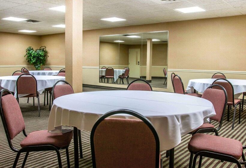 בית מלון כפרי Comfort Inn Livonia