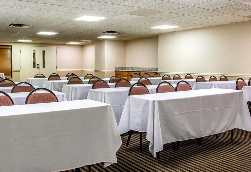 فندق Comfort Inn Livonia